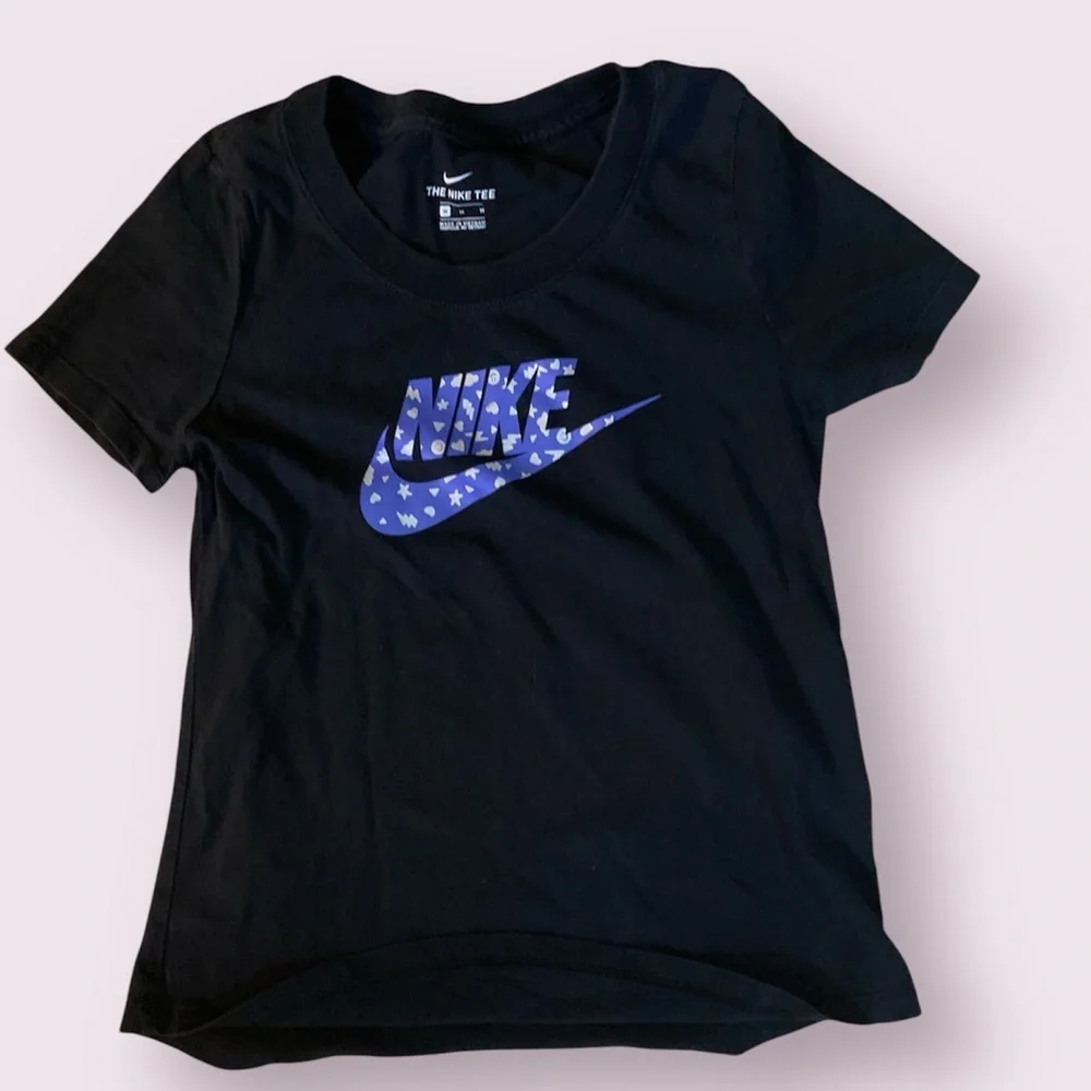 Nike black with purple swoop girls T-shirt Size Medium EUC